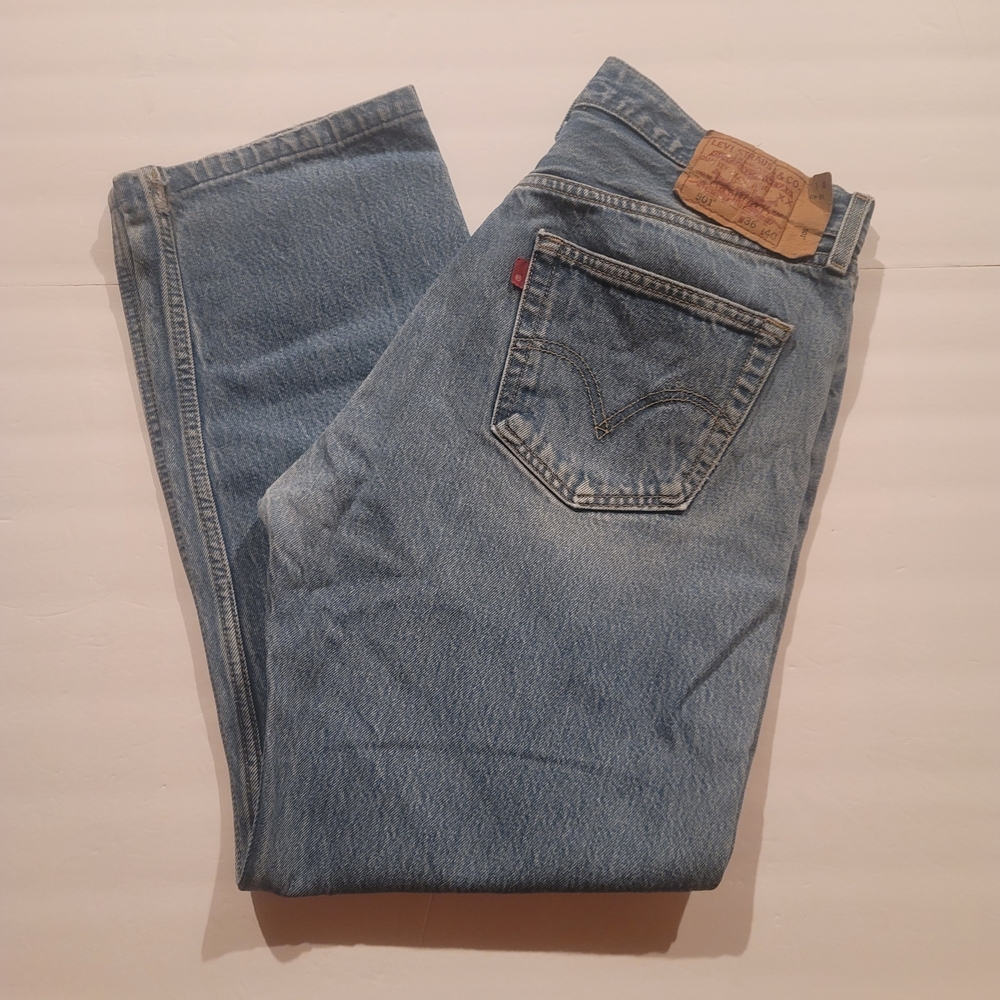 Vintage Levi's Men's Straight Jeans - Light Blue Size 36x40